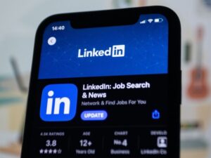 Leia mais sobre o artigo Como o LinkedIn pode ajudar na busca por emprego